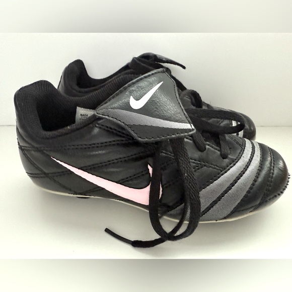 Nike Girls Soccer Cleats Sz 11C Athletic Spikes Shoes Black & Pink 316737-061 - Picture 1 of 9